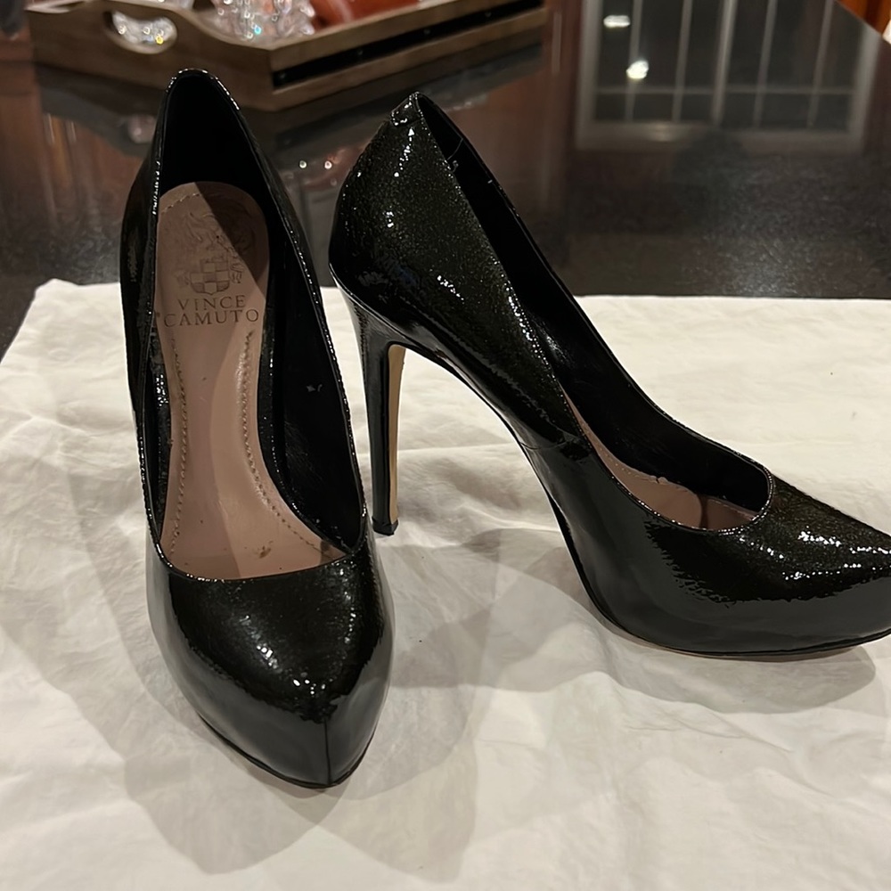 Vince Camuto dark grey patent leather pump size 5 1/2